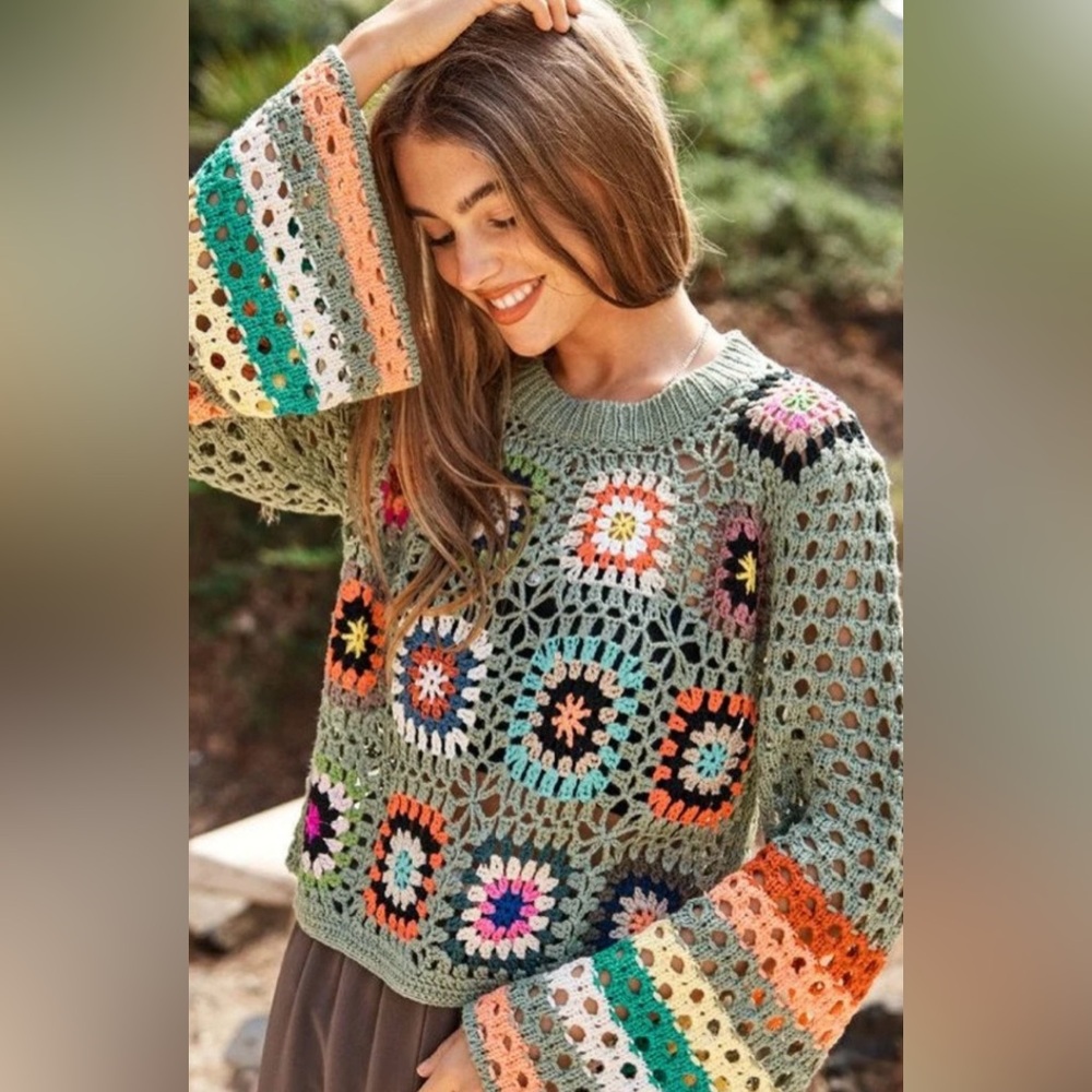 Davi & Dani Floral Crochet Striped
Sleeve Cropped Knit Sweater. NWT